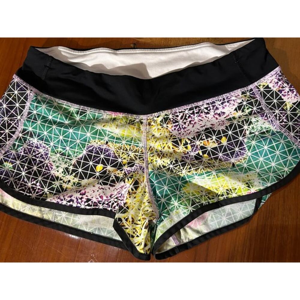 Lululemon Speed Short Multi Color Paradise Grid size 8 Graphic Lowrise Colorful